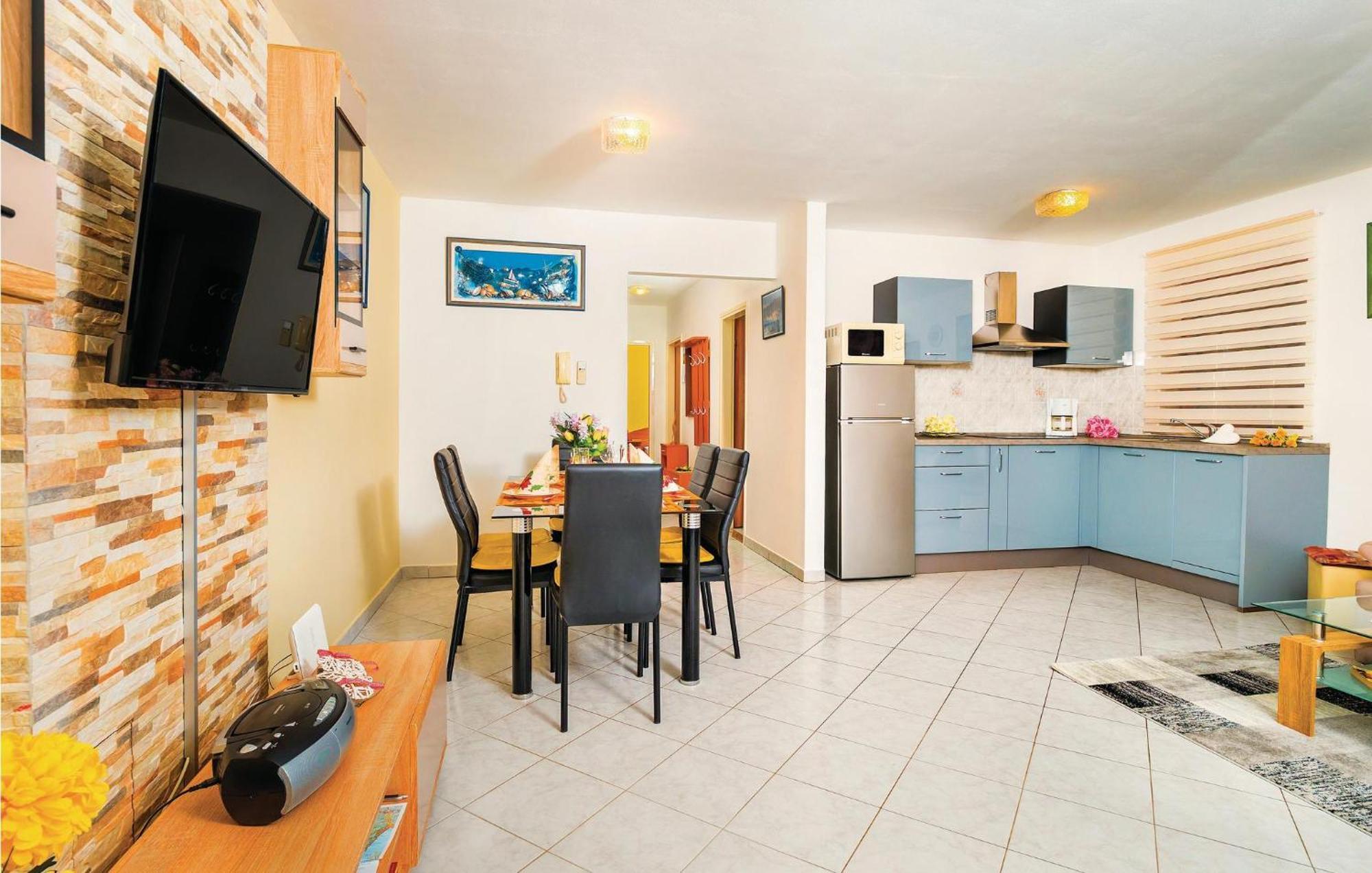2 Bedroom Gorgeous Apartment In Rabac Exterior photo